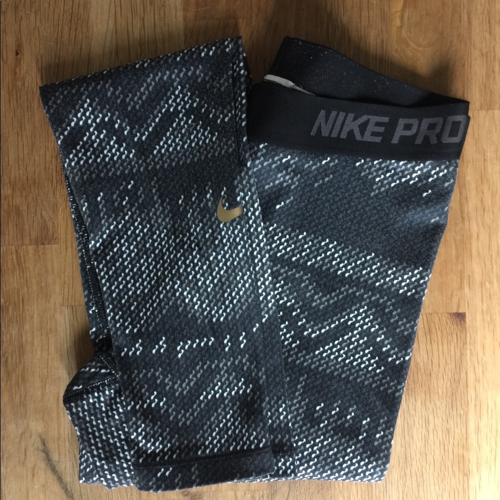 Nike Pro workout leggings